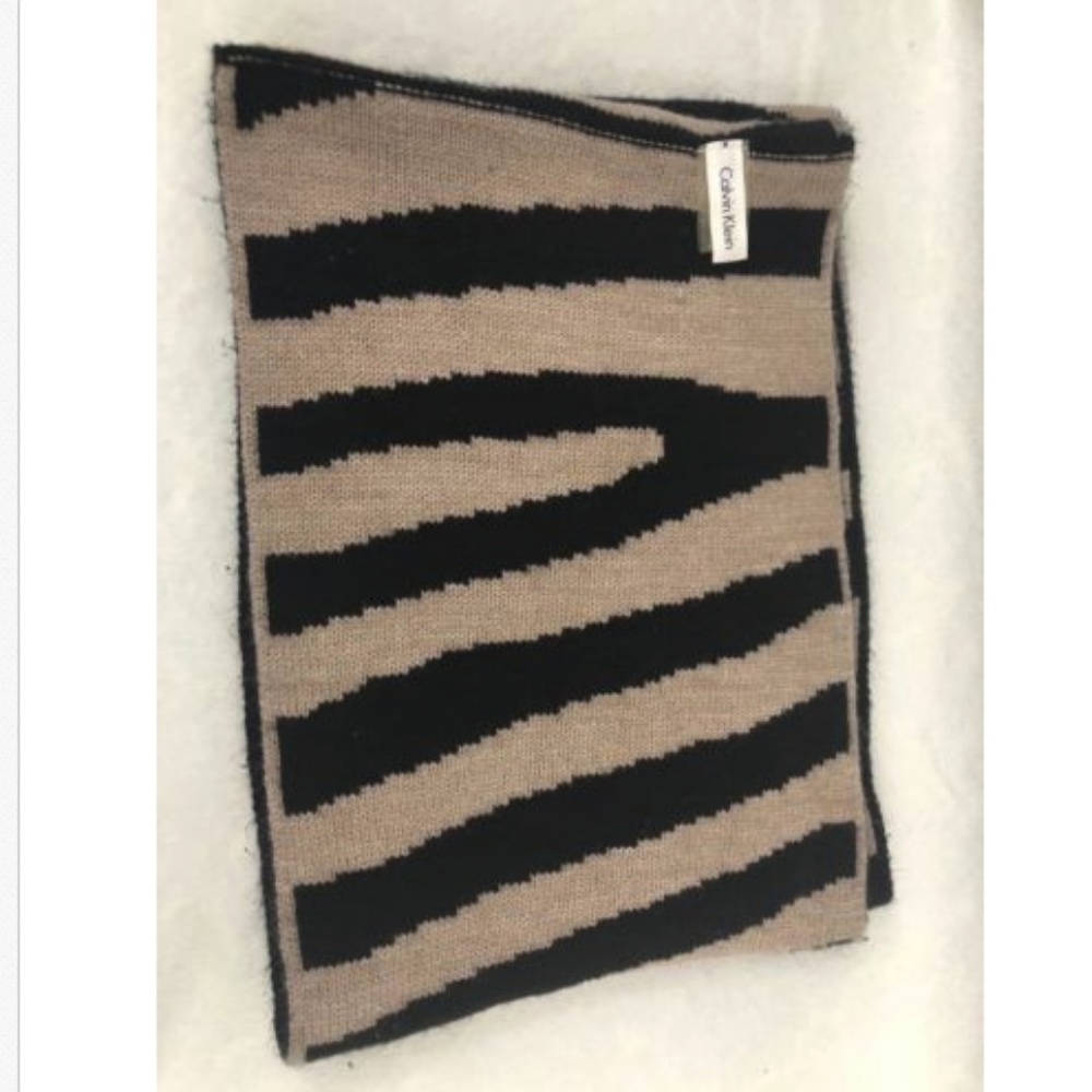 Calvin Klein Black Tan Thick Knit Scarf Zebra Stripe Pattern Womens Accessory